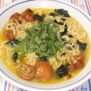 なめことワカメの味噌ラーメン